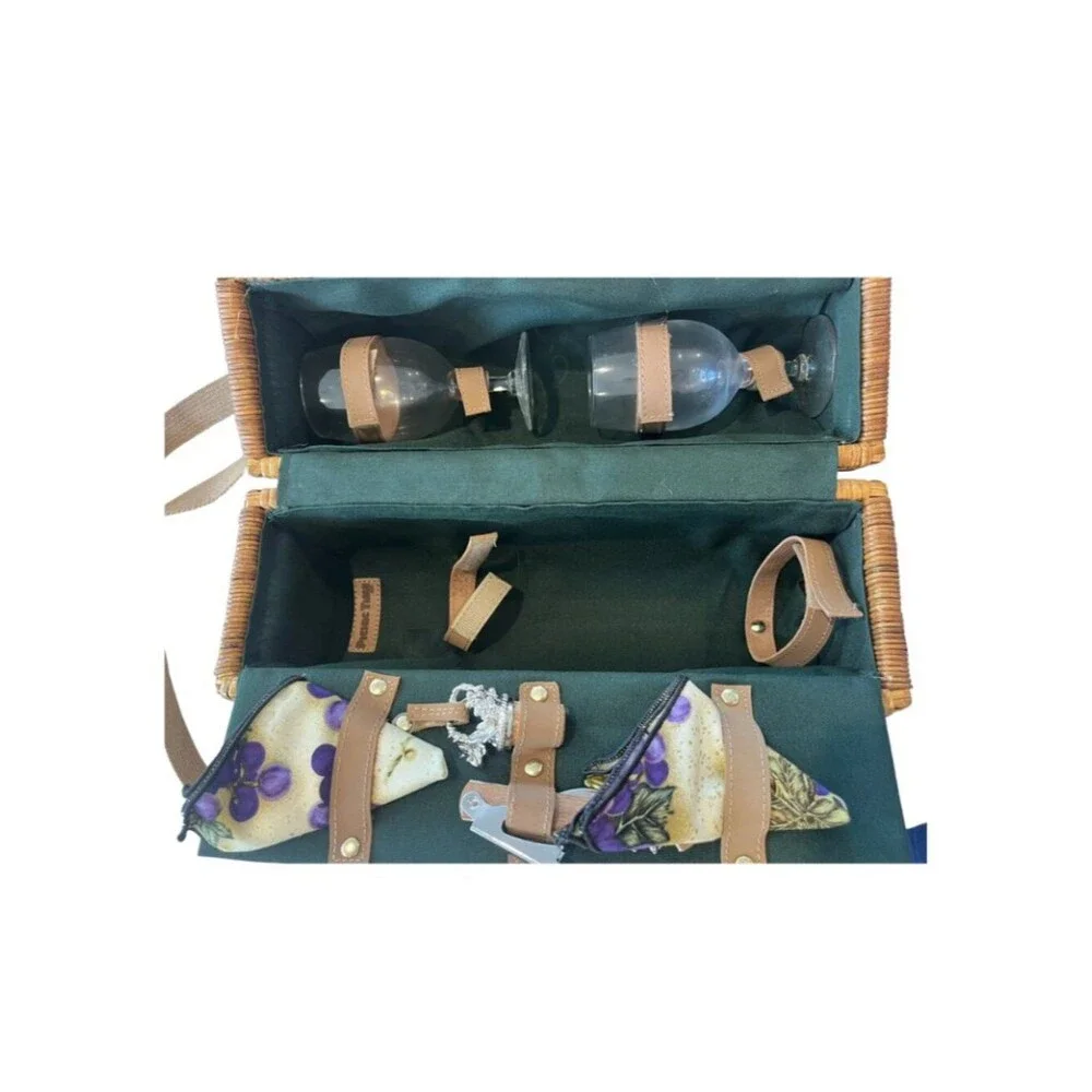 Rattan Picnic Bag with Wine Holder & Napkins Perfect for spring/summer!